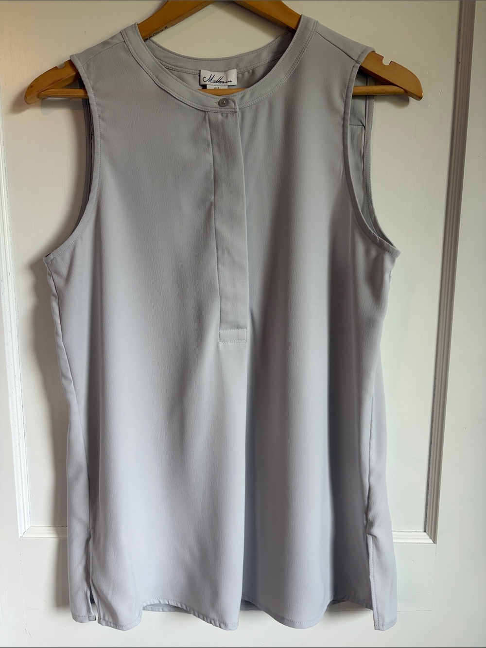 Sleeveless Light Gray Round-Neck Blouse